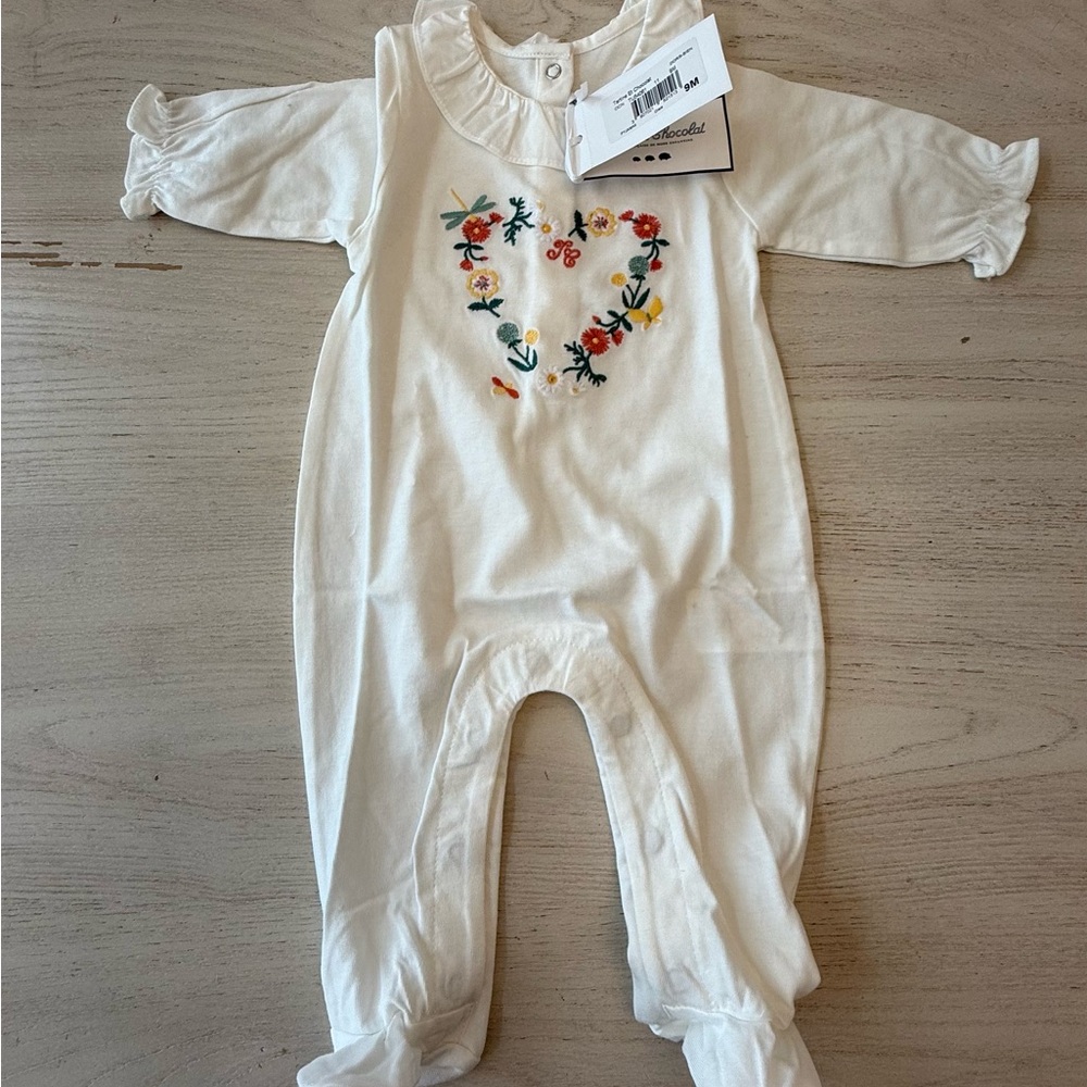 Tartine et Chocolat TARTINE ET CHOCOLAT
Baby Girls Ivory Flower Babygrow.